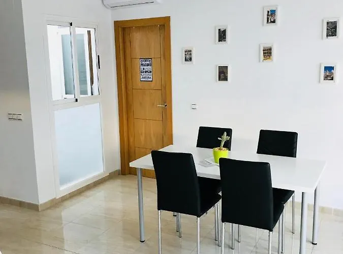 Apartamento Atico Aviles דירה *